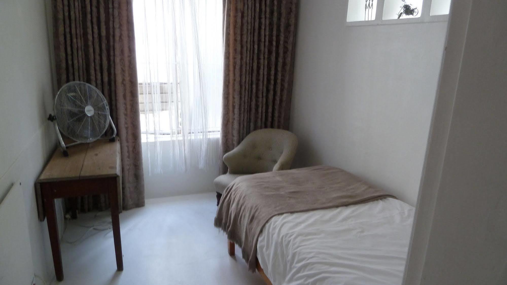 4 On Highworth Apartments And Studios Cape Town Eksteriør bilde