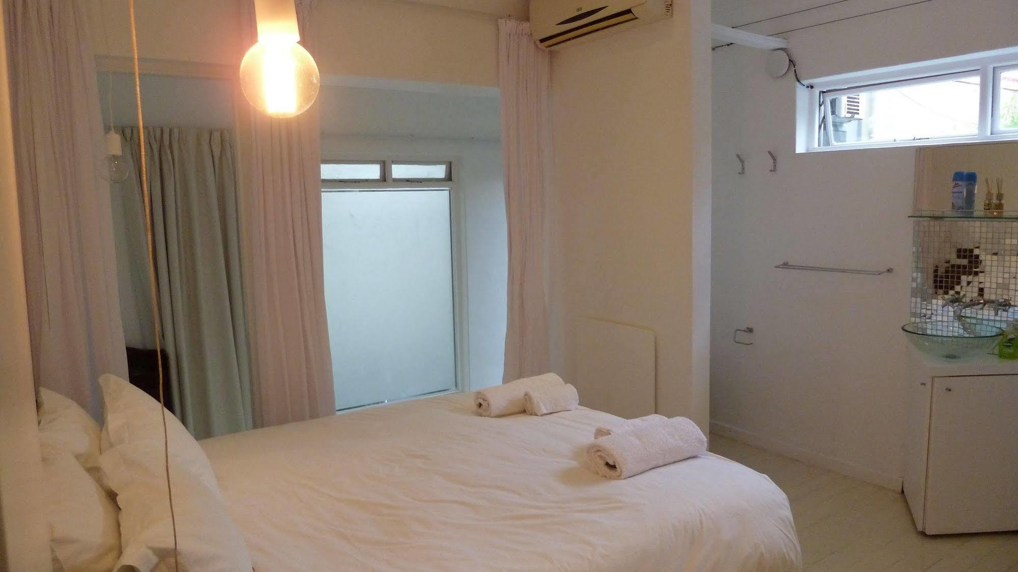 4 On Highworth Apartments And Studios Cape Town Eksteriør bilde
